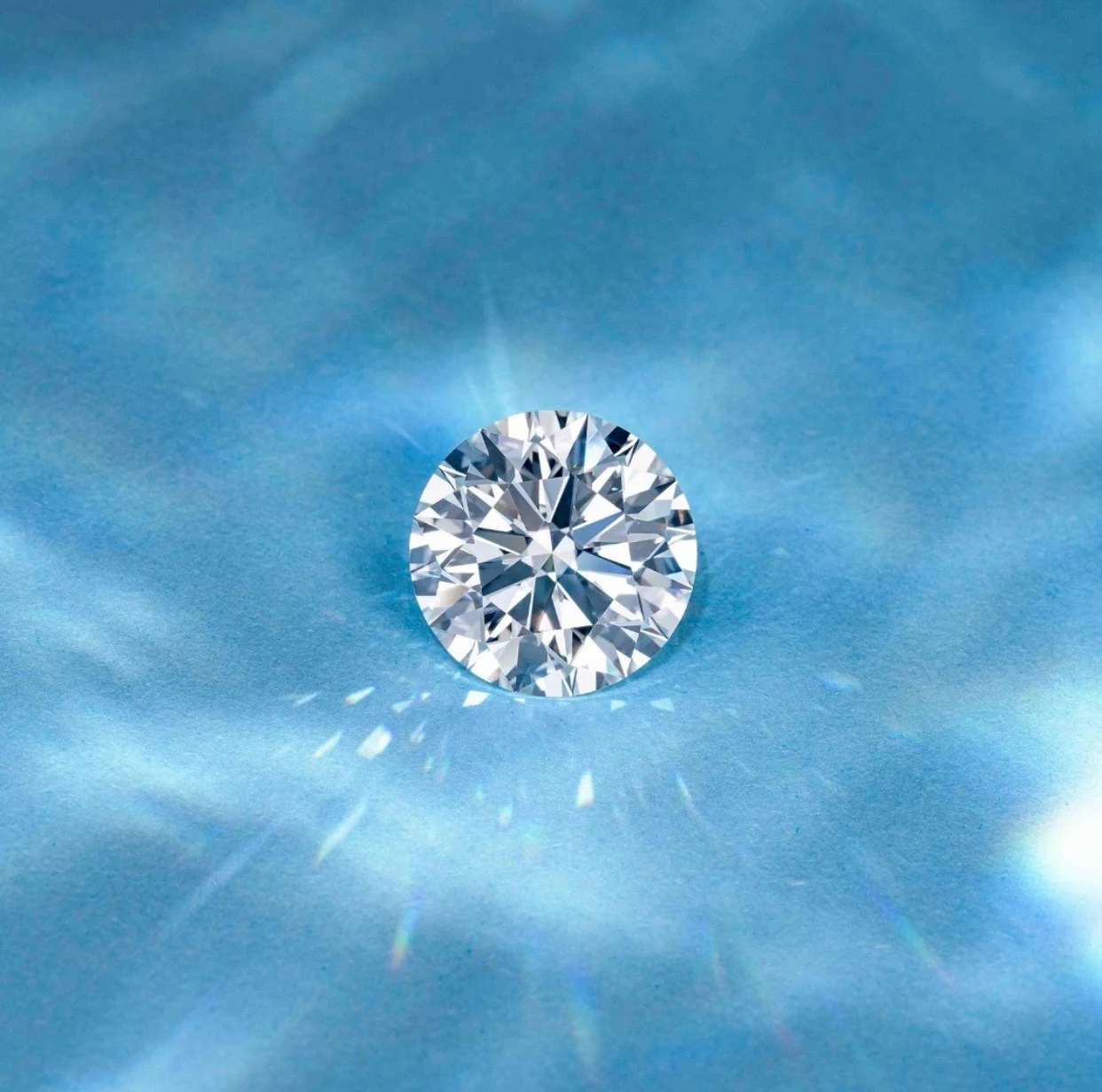 Round brilliant lab-grown diamond showcasing exceptional fire and brilliance
